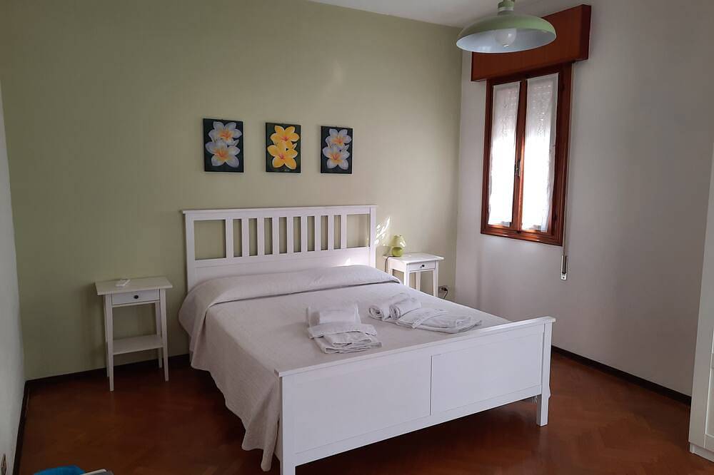 Villa al Sole is a house located only 20 minutes by bus to Venice in Mestre, Venise