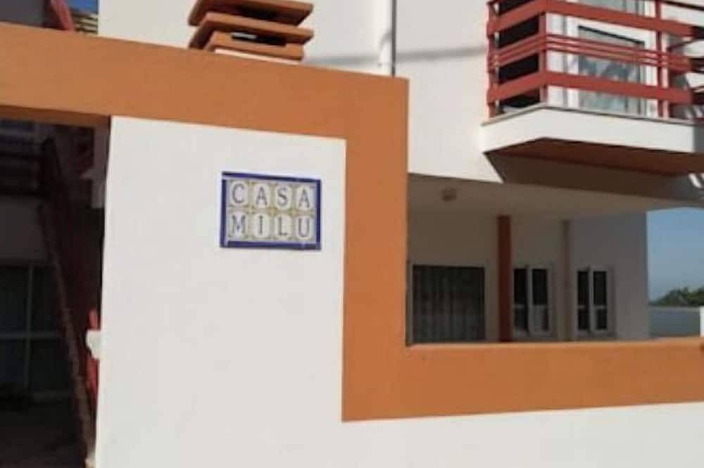Villa in the heart of nature in Praia do Salgado, Famalicão