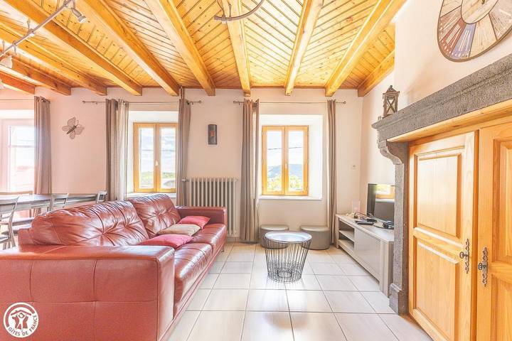 Gîte pour 8 personnes, avec vue et terrasse à Saint-Nectaire - 3