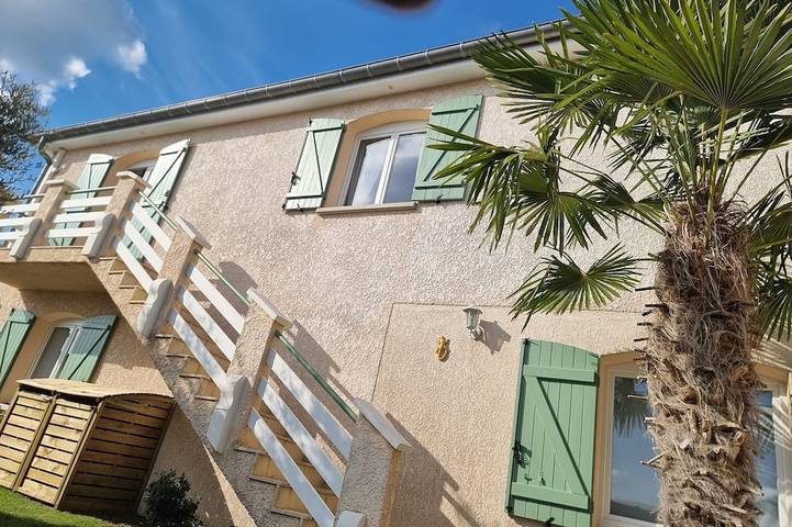 Location de vacances pour 3 personnes, avec terrasse à Chaintrix-Bierges