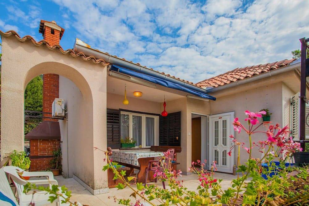 Entire apartment, Gorgeous apartment in Cres with kitchen in Cres Town, Cres