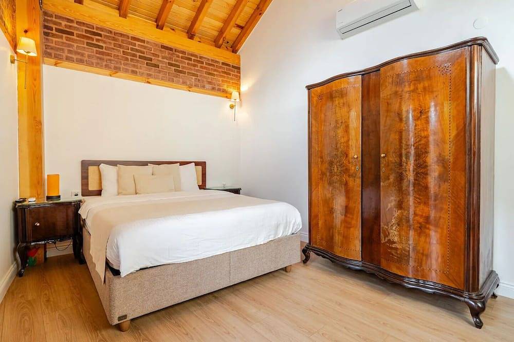 Villa with Private Garden, Bbq, Sauna and Turkish Bath in Balat in Fatih, Istanbul