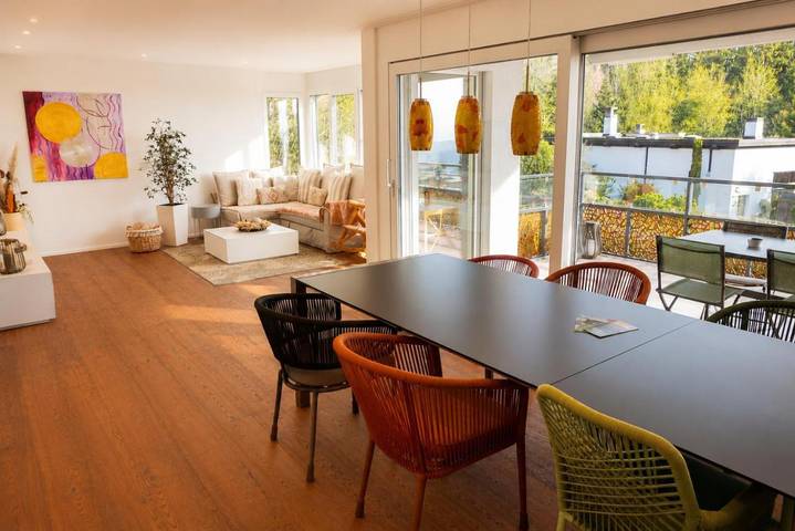Ferienwohnung für 6 Personen, mit Balkon und Terrasse sowie Garten und Seeblick
