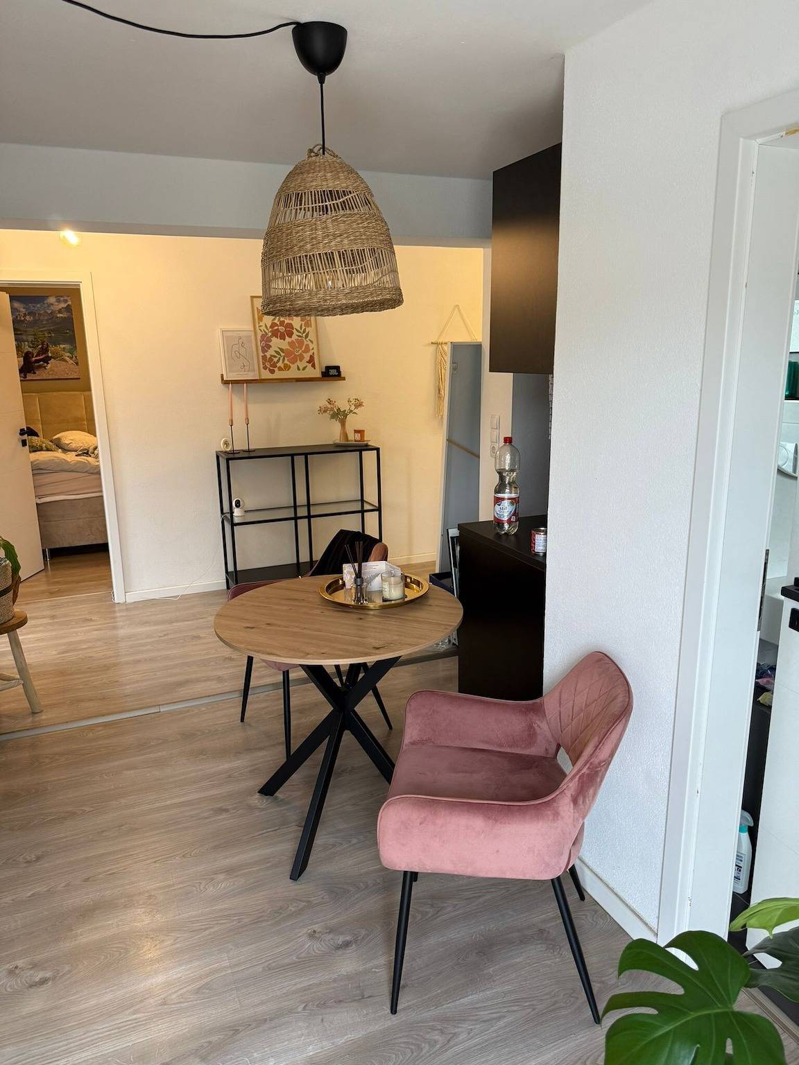 Ganze Wohnung, Apartment „Quiet Modern“ mit Gemeinschaftspool, Wlan und Klimaanlage in Kirchehrenbach, Fränkische Schweiz