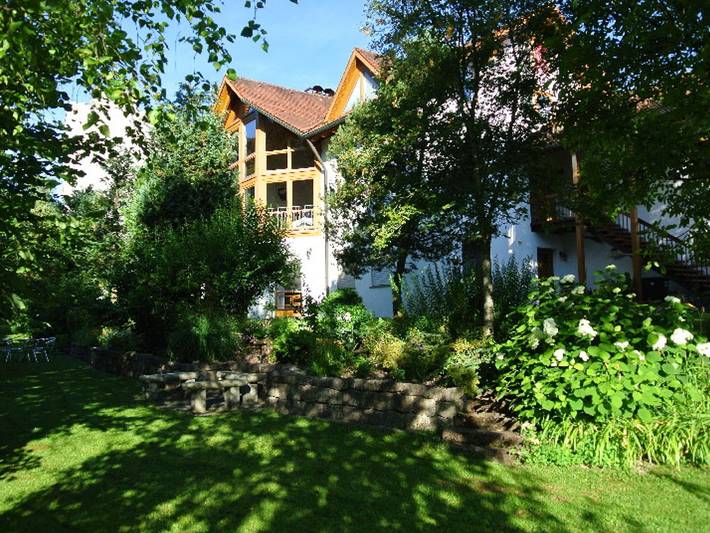 Ferienwohnung für 2 Personen, mit Terrasse und Garten sowie Seeblick in Hayingen