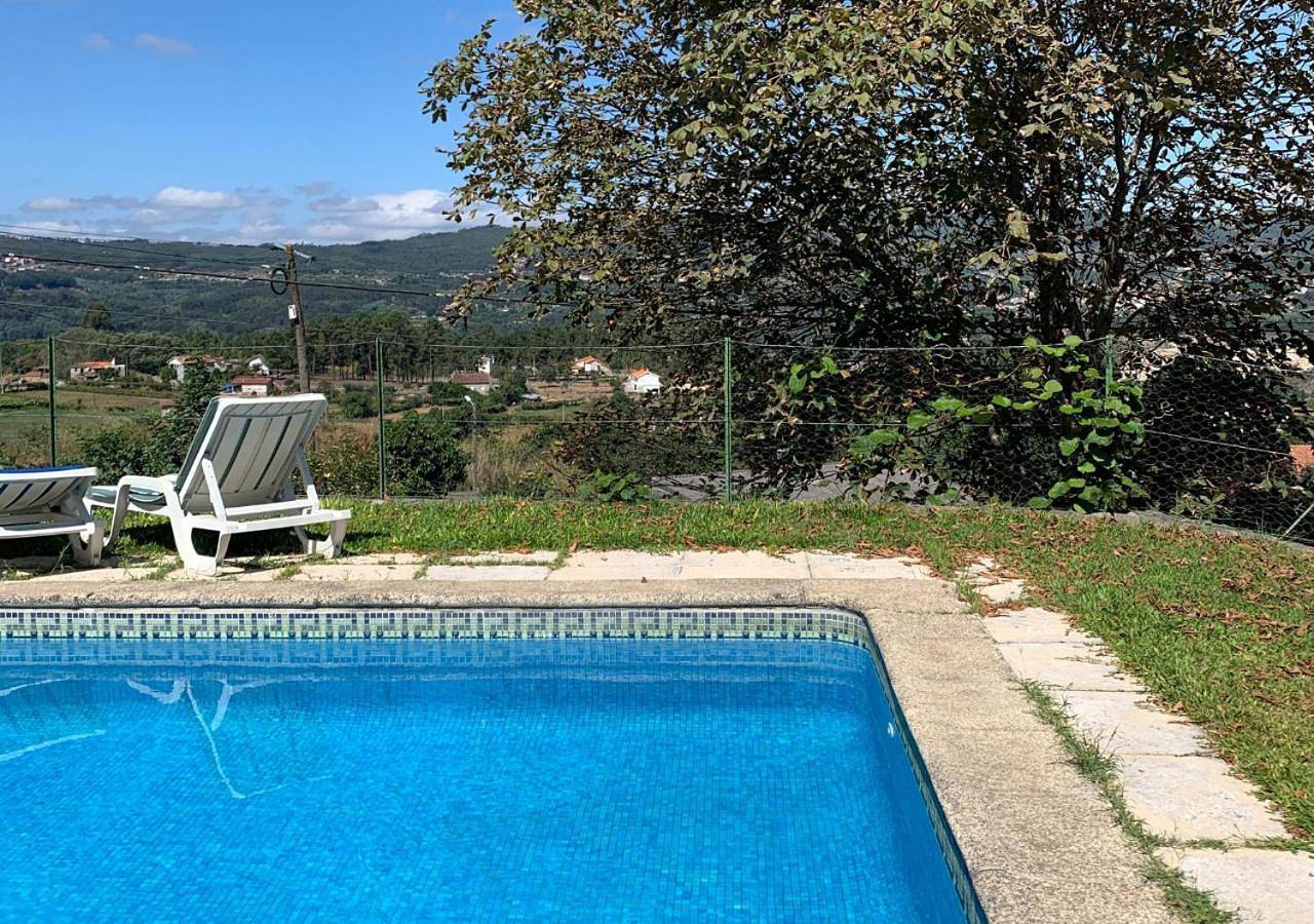 Paraíso no campo - 10pax, com piscina, vistas montanha e vinhas in Vila Boa do Bispo, Distrito do Porto