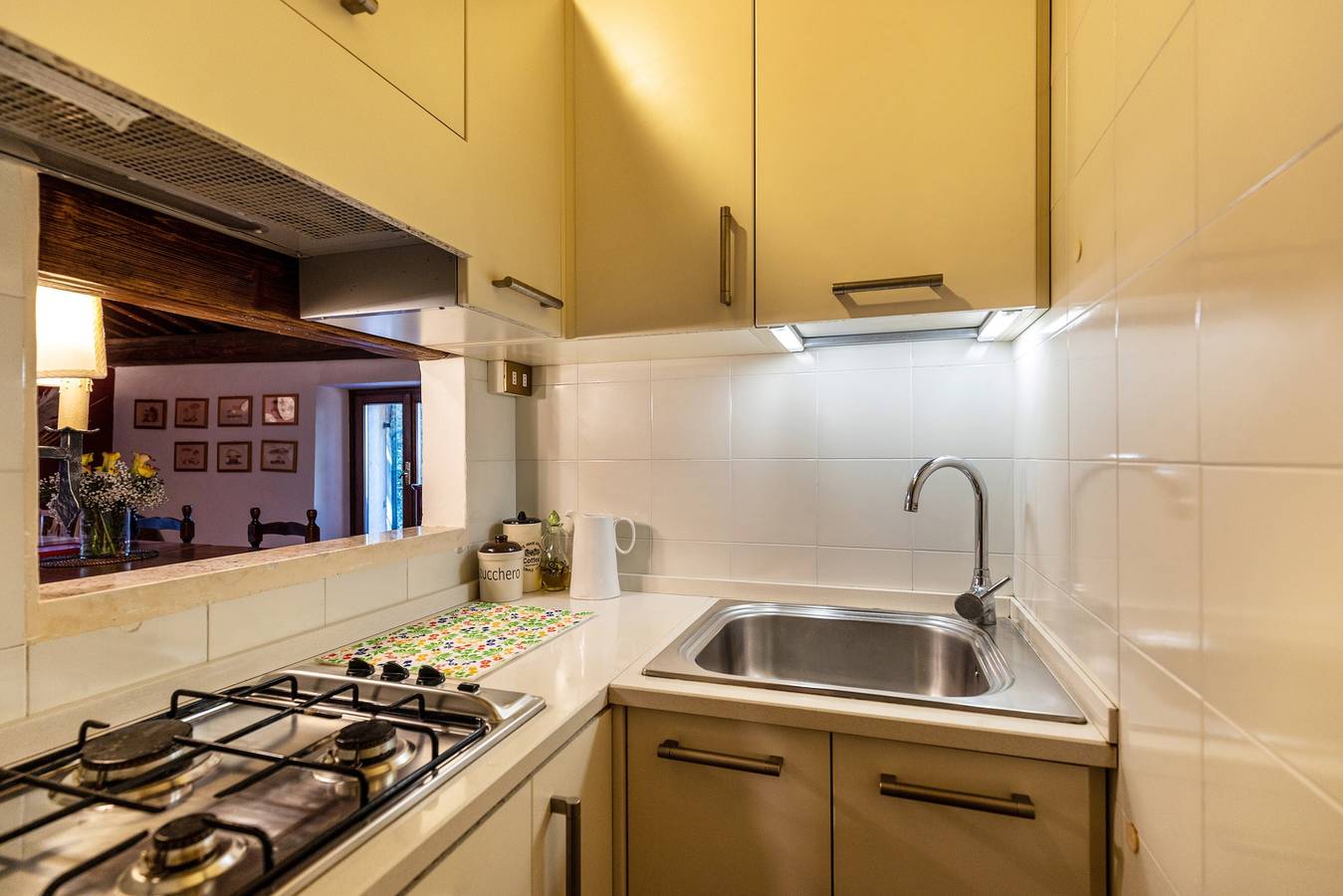 Entire apartment, Holiday Home 'Casa Rossa Vendri' with Private Garden and Wi-Fi in Vendri, Verona