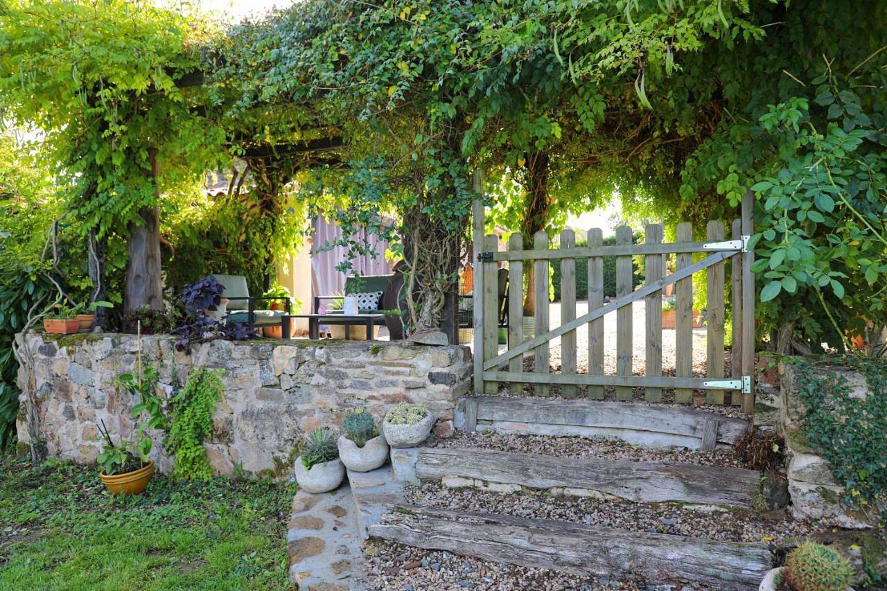 Three-Bedroom House in Ladignac-le-Long, Parc naturel régional Périgord-Limousin