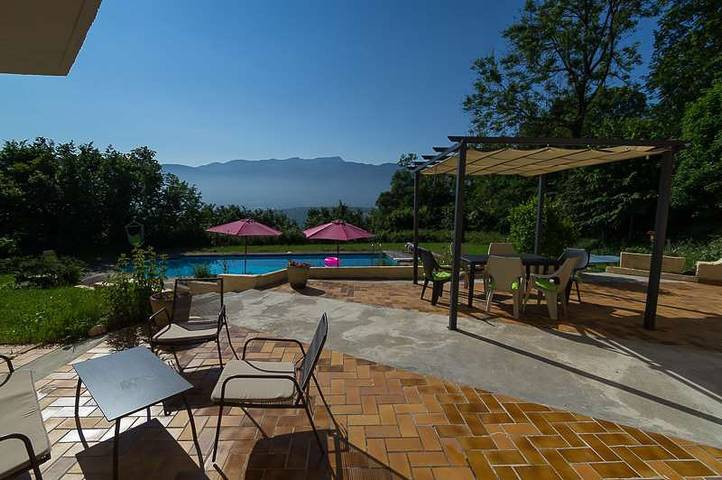 Gîte pour 4 personnes, avec piscine et jardin