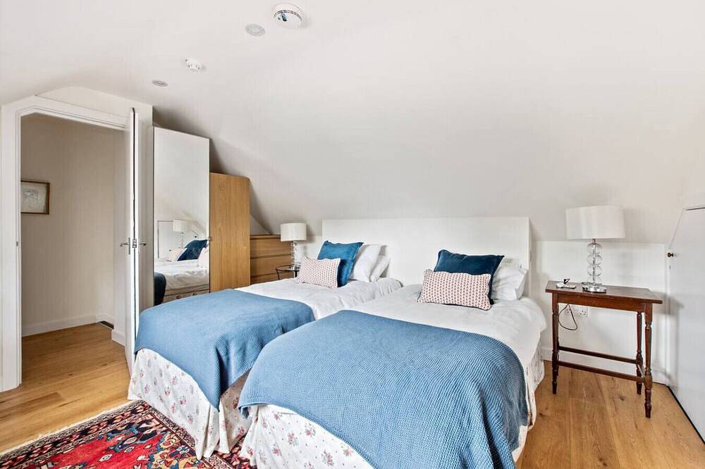 Entire apartment, Family-friendly flat in the heart of Brockenhurst near trails in Brockenhurst, Hampshire