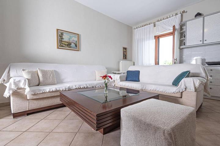 Gîte pour 6 personnes, avec terrasse ainsi que jardin et vue dans Portes - 2