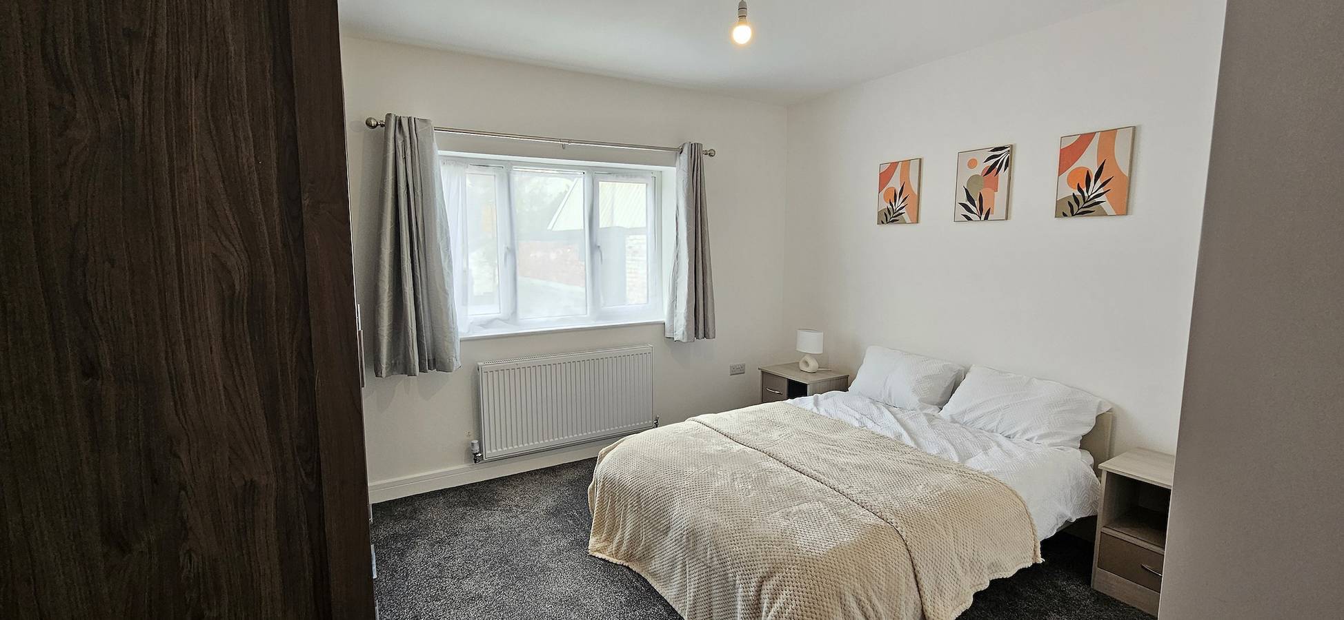 Citrine Suite - Sleeps 8 with Parking in Stoke-on-Trent, Midlands