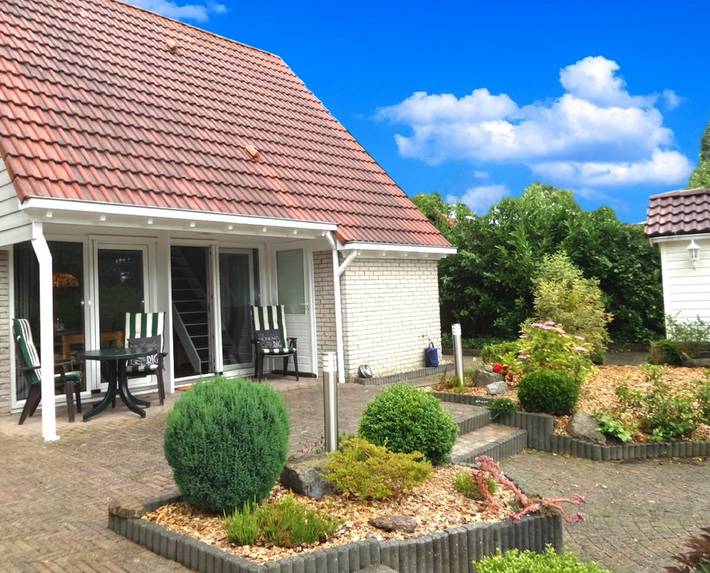 Ferienhaus für 4 Personen, mit Garten und Terrasse in Anjum