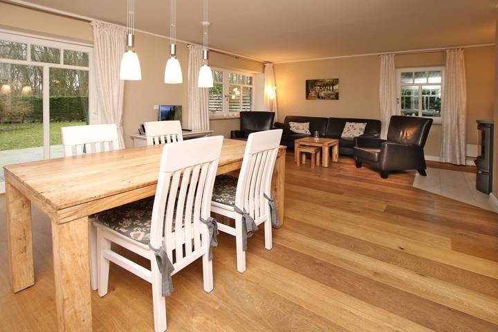 Ganze Wohnung, Komfort Ferienwhg. in Wyk, 4 Personen, Eg in 2- Familienhaus, 3 Zimmer, ca. 84m² in Nordfriesische Inseln (Schleswig-Holstein) (Schleswig-Holstein), Wyk auf Föhr