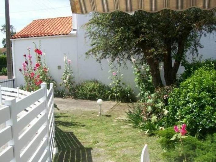 Apartamento entero, Bonito apartamento 'Le Vent Du Large' a 80 m del mar, jardín cerrado, terraza privada, Wi-Fi, parking in Vaux-sur-Mer, Côte de Beauté