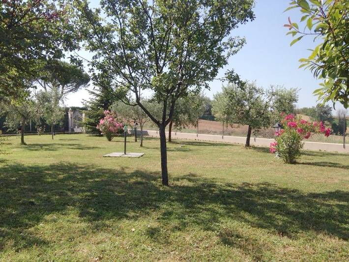 Location de vacances pour 6 personnes, avec vue ainsi que vue sur le lac et jardin, animaux acceptés à Tavullia - 3