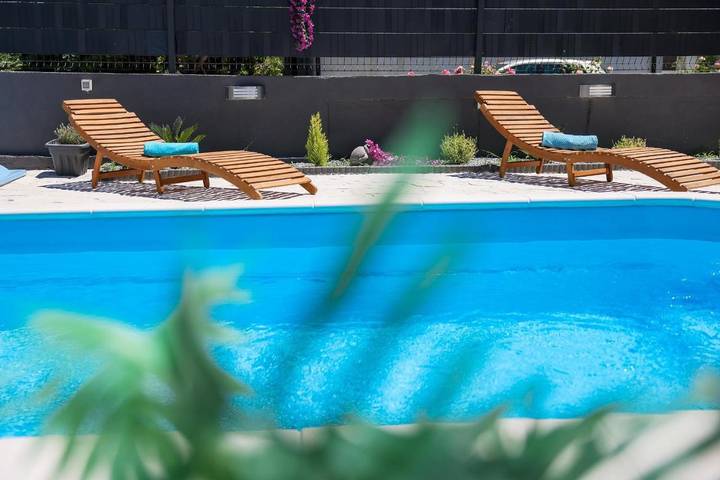 Ferienwohnung für 9 Personen, mit Terrasse und Pool sowie Ausblick, mit Haustier - 1
