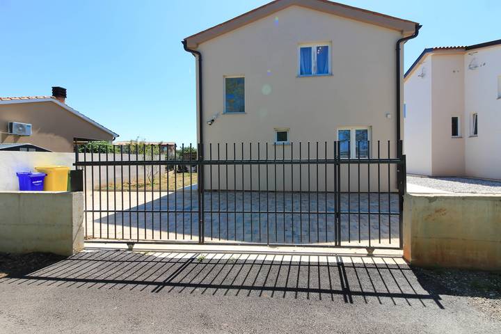 Villa für 7 Personen, mit Terrasse und Pool sowie Garten, mit Haustier in Medulin - 2