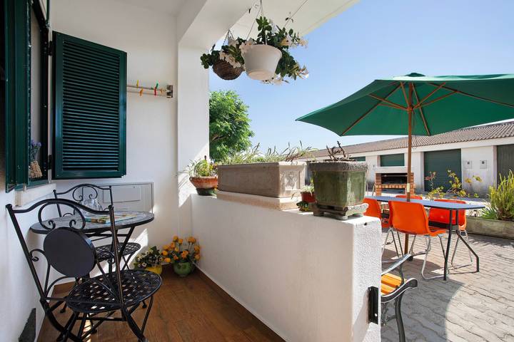 Holiday Home "Sea Pearl" with Private Terrace & Wi-Fi in Praia da Areia Branca, Lourinhã