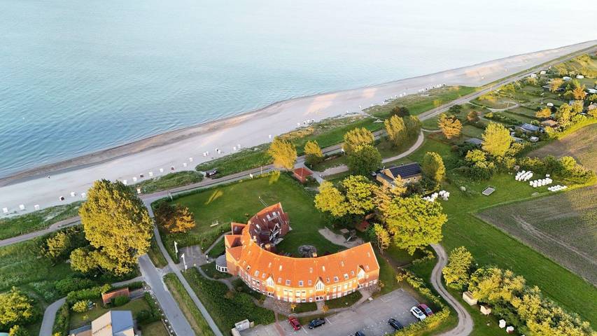 Ferienwohnung mit Meerblick für 4 Personen, mit Terrasse und Garten sowie Pool und Sauna