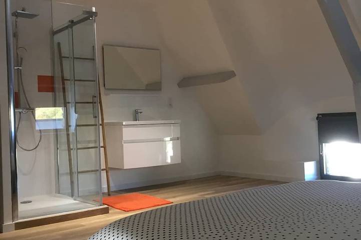 Location de vacances pour 4 personnes, avec terrasse et piscine ainsi que jardin et jacuzzi à Saint-Lyphard - 3