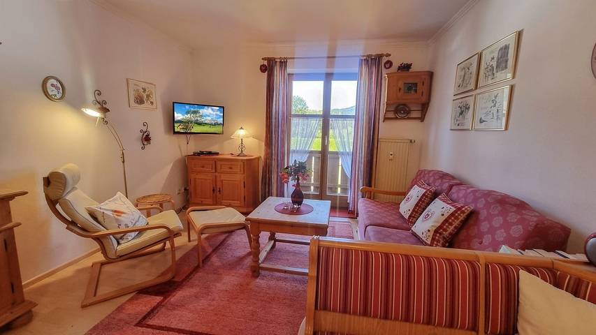 Ferienwohnung für 2 Personen, mit Balkon und Pool im Mittenwald