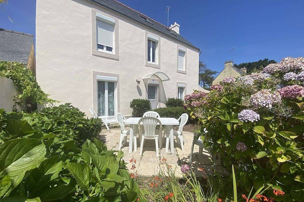 Entire apartment, Sainte-Marine, apartment with garden 250 m from the beach of Pussou in Combrit, Quimper region