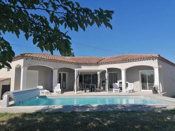 Cottage pour 6 personnes, avec piscine et terrasse à Jonquières-Saint-Vincent