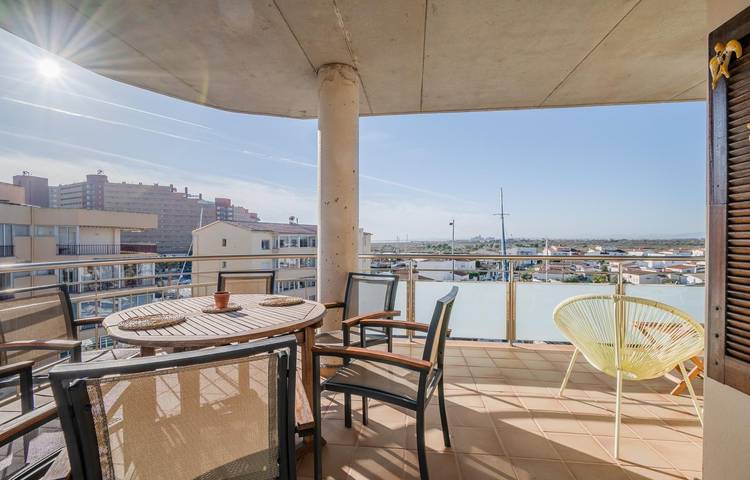 Gîte pour 6 personnes, avec terrasse et piscine, adapté aux familles à Roses