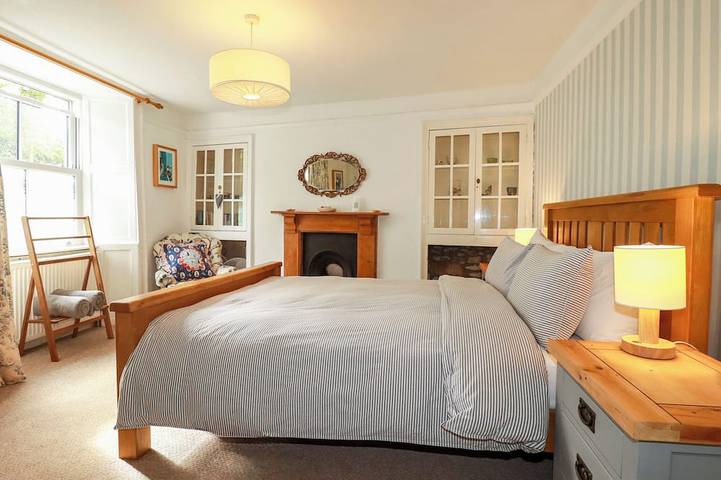 Dolphin Cottage, pet friendly, character holiday cottage in Flushing in Flushing, Cornwall