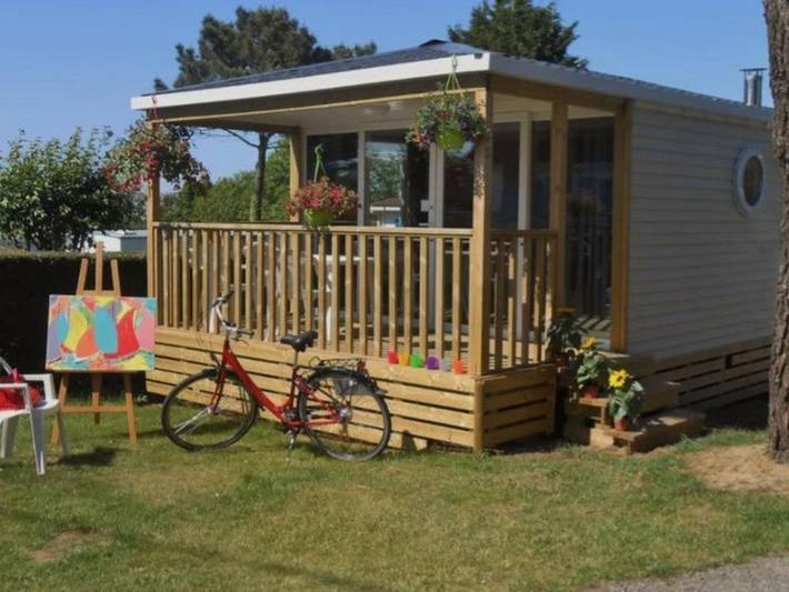Camping pour 4 personnes, avec terrasse et piscine, animaux acceptés