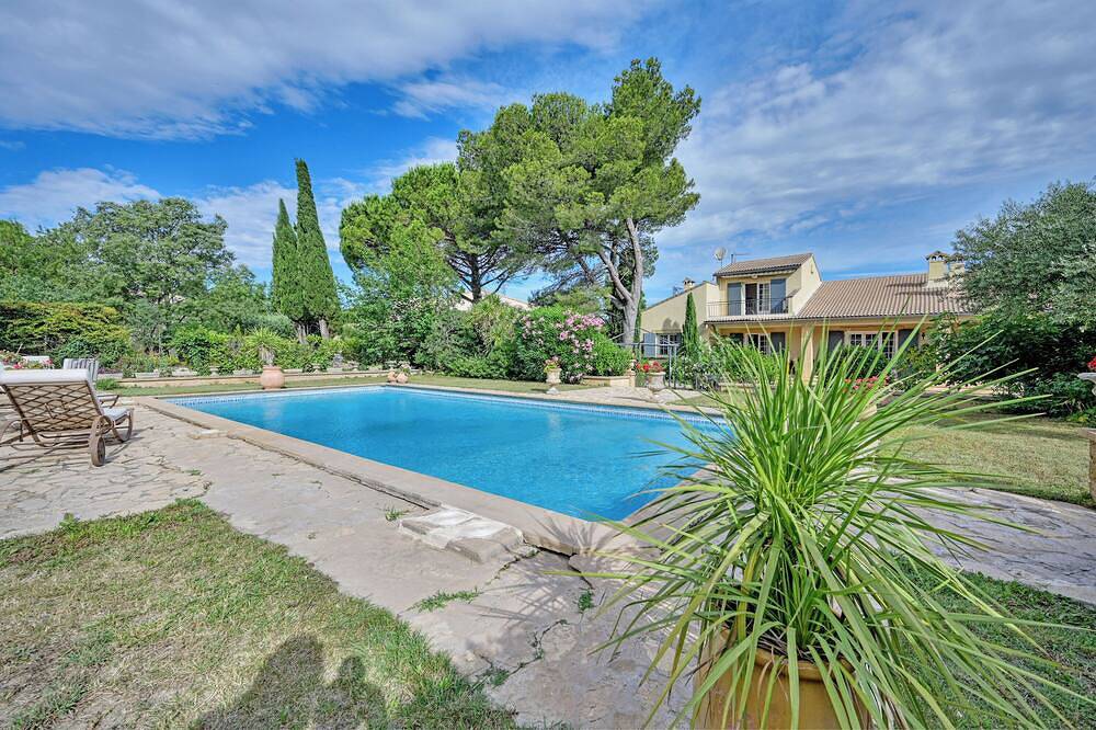 La Parenthèse Provençale – House with Pool, A/C, Wifi in Saint-Saturnin-lès-Avignon, Vaucluse