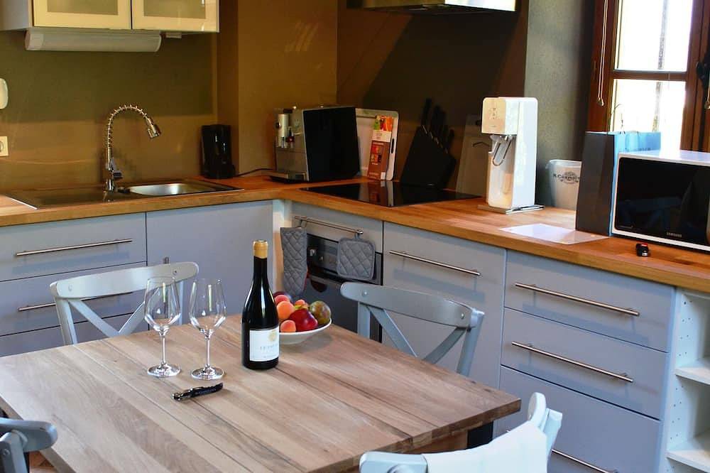Gîte La Tour du Pavillon in the heart of the Ermitage vineyards in Tain-l'Hermitage, Valence region