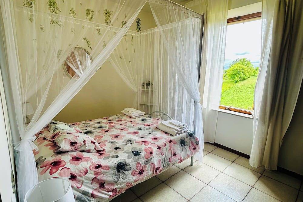 If you are looking for a cozy retreat in the heart of Tuscany, this is the ideal choice. in Colle di Val d'Elsa, Siena Province