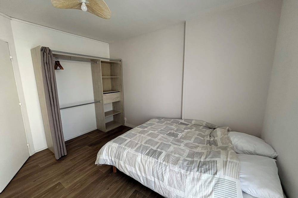 Ganze Wohnung, 2 bedrooms in a renovated apartment - Metro 11 and Rer E stations in Rosny-sous-Bois, Seine-Saint-Denis