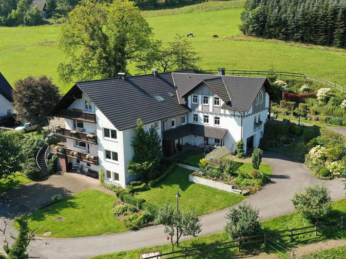 Appartement entier, Appartement "Beilwert" avec vue sur les montagnes, terrasse privée et Wi-Fi in Schmallenberg, Arrondissement du Haut-Sauerland