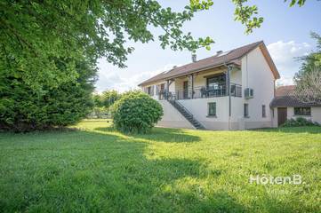 Gîte pour 10 personnes, avec jardin à Panazol