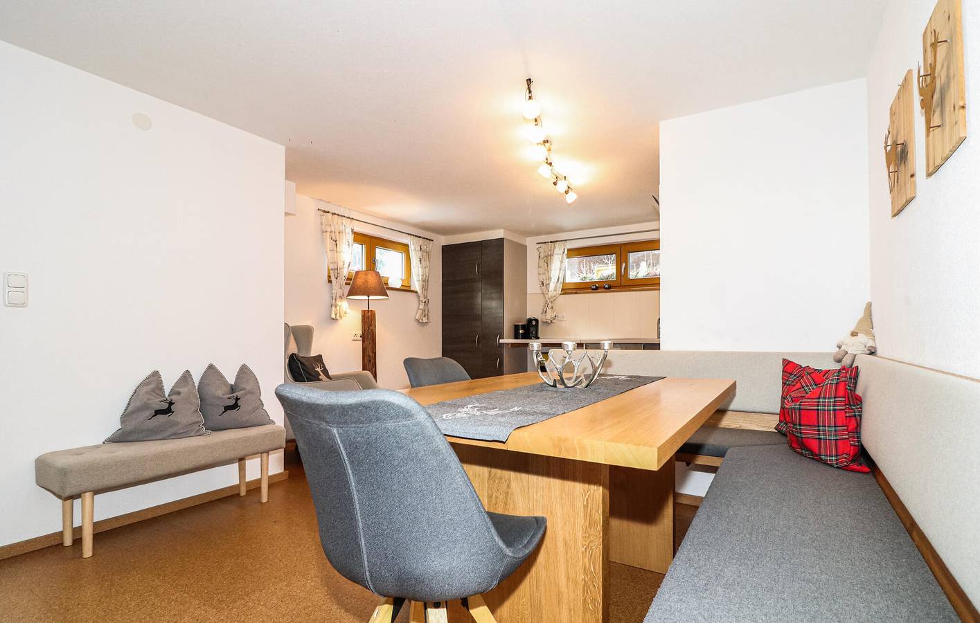 Ganze Ferienwohnung, Alpine Terrace Apartment mit WLAN, Geschirrspüler, Terrasse, Küche – in der Nähe von Fluss und Skistationen in Sonnenkopf, Klösterle am Arlberg