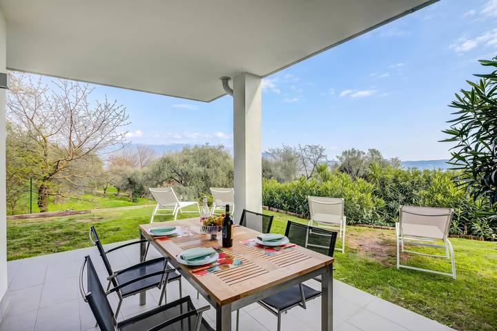 Ferienwohnung für 4 Personen, mit Seeblick und Pool, kinderfreundlich in Toscolano-Maderno
