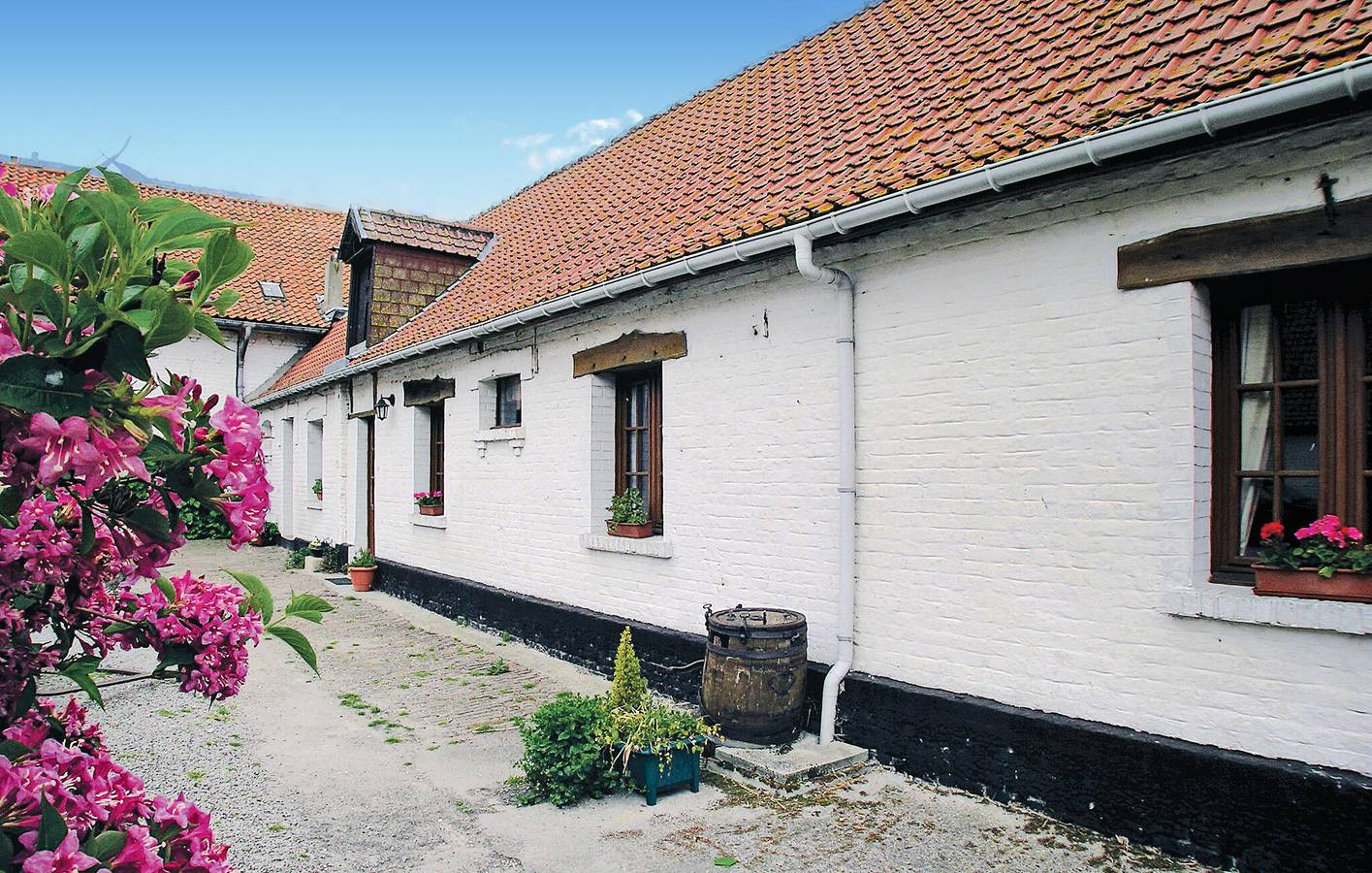 Appartement confortable au bord de la rivière avec WiFi et parking in Hames-Boucres, Région de Calais