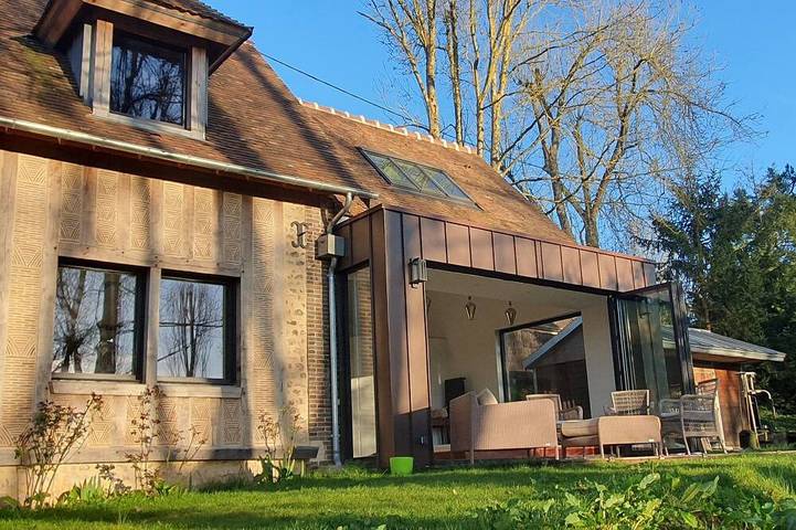 Location de vacances pour 7 personnes, avec terrasse ainsi que jacuzzi et jardin à Rugles