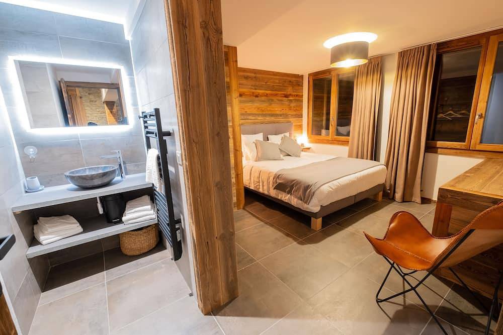 Entire apartment, Marmotte 202: Luxury Apartment At The Foot Of The Slopes in Bonneval-sur-Arc, Saint-Jean-de-Maurienne region