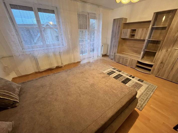 Ganze Wohnung, Quelle Apartment in der Innenstadt mit privatem Garten in Ketschkemet, Kecskeméti járás