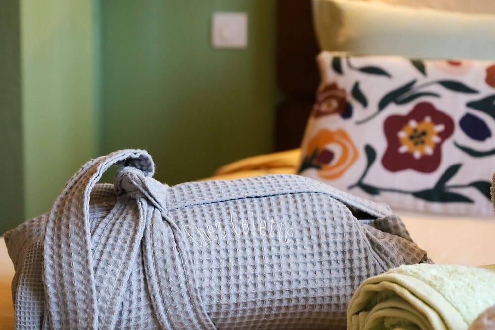 Mid-Century Stay in Val-d'Ajol with Parking and Pets Welcome in Le Val-d'Ajol, Parc naturel régional des Ballons des Vosges