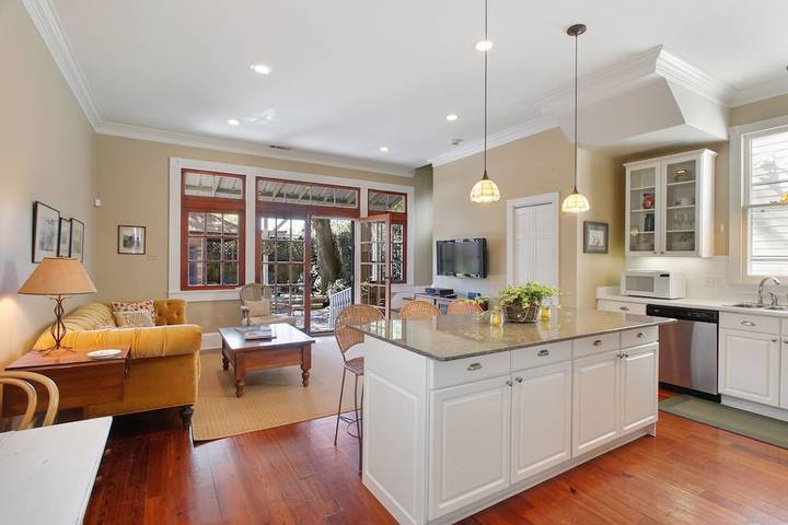 Vacation rental for 6 people, with hot tub and terrace in Uptown