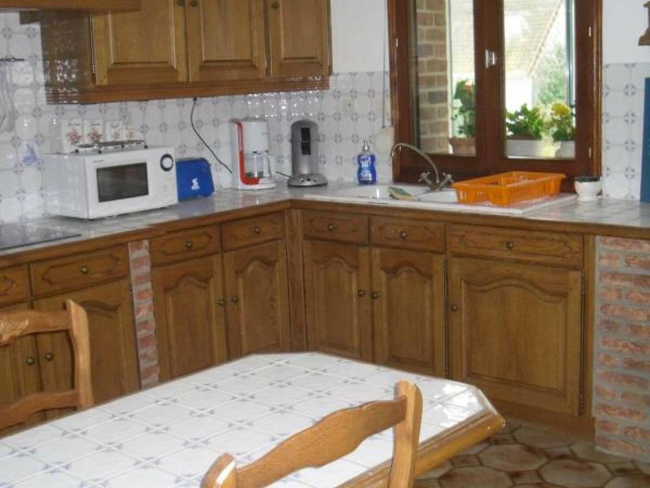 Gîte indépendant avec jardin clos, terrasse et wifi, au centre de Senlis, animaux acceptés in Région de Montreuil