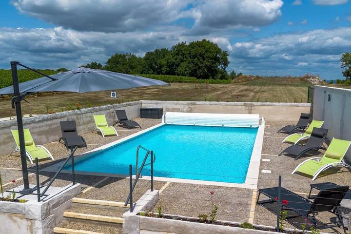 Location de vacances pour 12 personnes, avec Terrasse ainsi que Jardin et Piscine à Thénac - 3