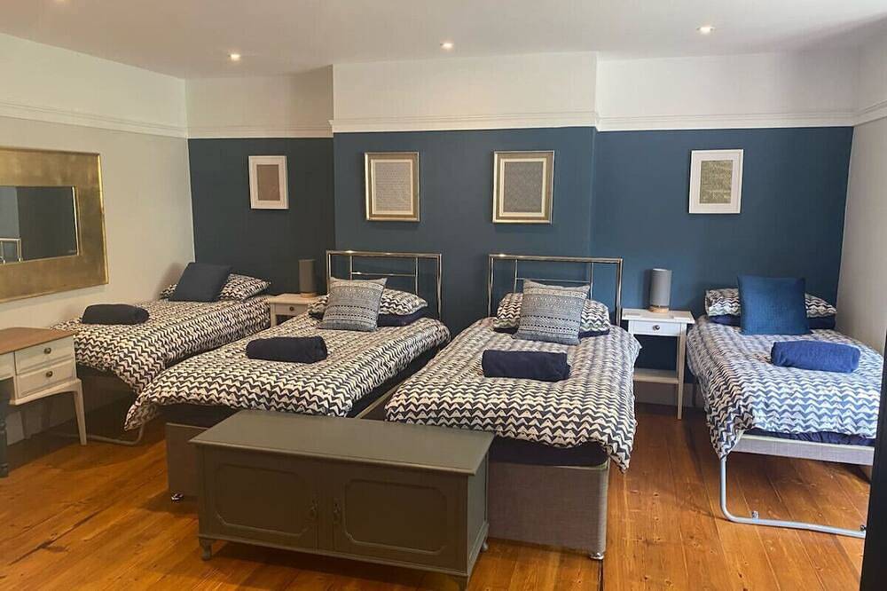 Entire apartment, Garden apt - Beach at end of Road Private Parking in Southsea, Portsmouth