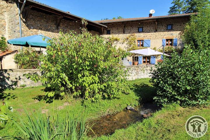 Gîte pour 8 personnes, avec Jardin dans Trades