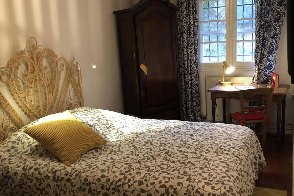 Wunderschönes Familiengrundstück von 150 m2 auf der Höhe der Innenstadt von Sanary in Sanary-sur-Mer, Mittelmeerküste (Frankreich)
